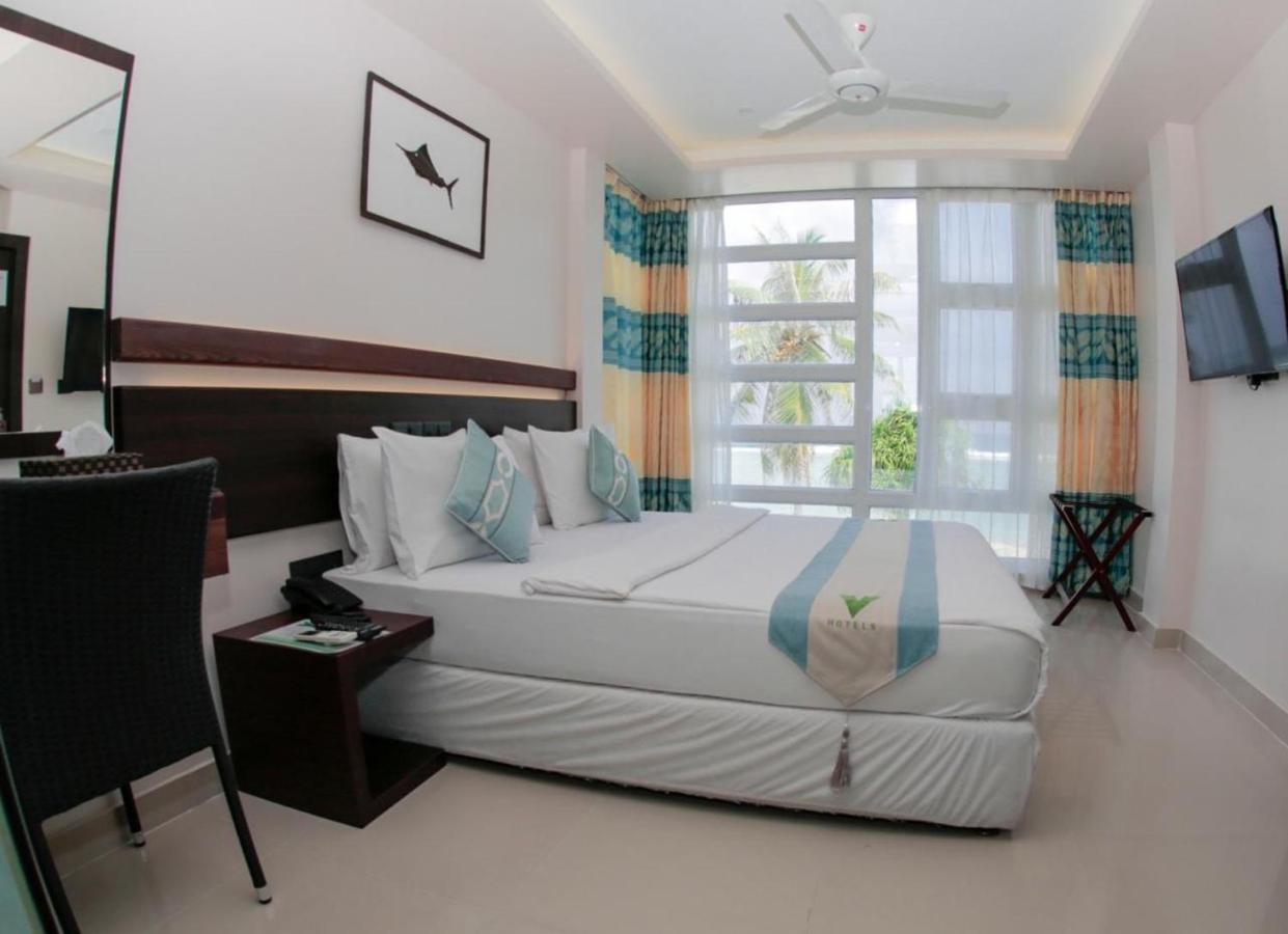 The White Harp Beach Hotel Male Bagian luar foto